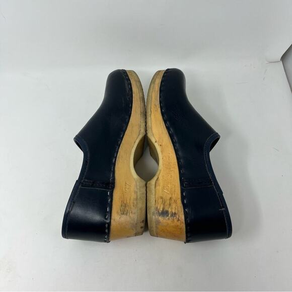 Sven NAVY BLUE Leaf Punch Swedish Clogs Size 37 or US 6.5-7 - Picture 4 of 12